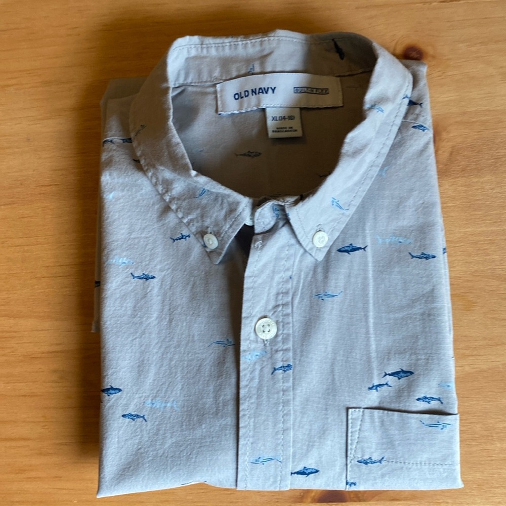5/$25 Old Navy built-in-flex shirt, gray with shark print boy’s XL(14-16)